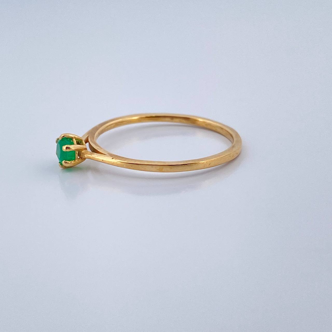 Anillo Solitario Esmeralda 1.25gr / T6 3/4 / Oro Amarillo 18K & Anillo Solitario Esmeralda 1.25gr / T6 3/4 / Oro Amarillo 18K &