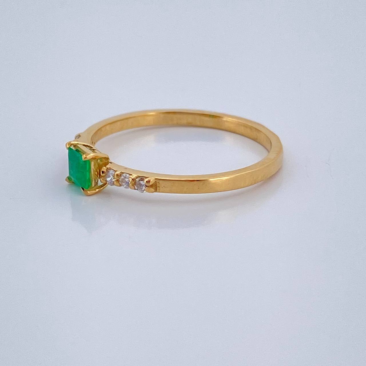 Anillo Cuadrado Esmeralda 1.75gr / T7 1/4 / Oro Amarillo 18K & Anillo Cuadrado Esmeralda 1.75gr / T7 1/4 / Oro Amarillo 18K &