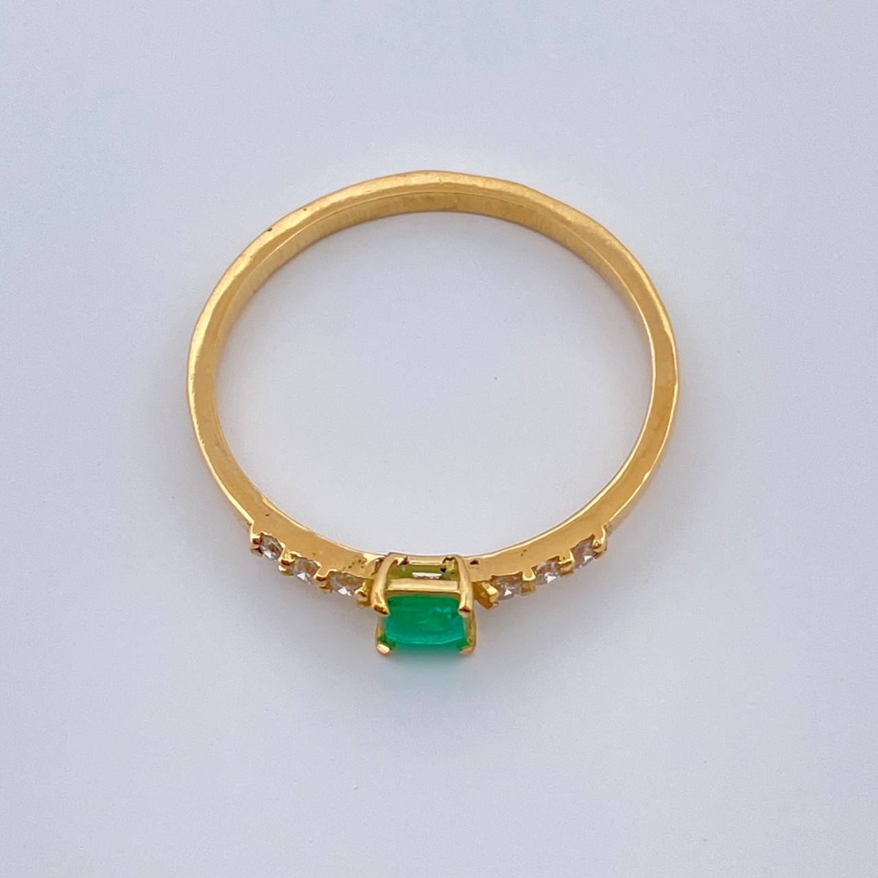 Anillo Churumbela Cuadrado Esmeralda Diamantes 1.8gr / T7 3/4 / Oro Amarillo 18K $ Anillo Churumbela Cuadrado Esmeralda Diamantes 1.8gr / T7 3/4 / Oro Amarillo 18K $