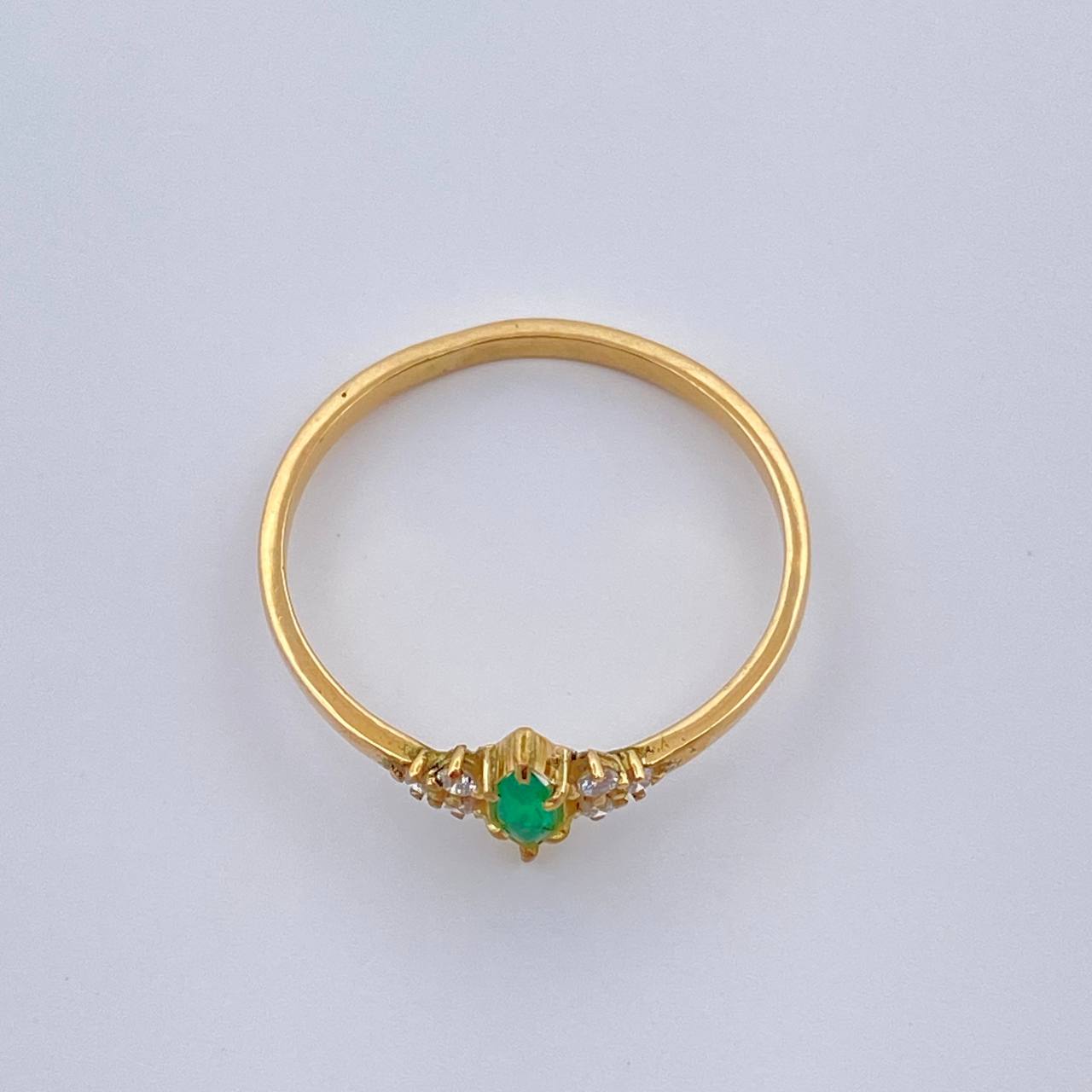 Anillo Solitario Ojo Esmeralda Diamantes 1.35gr / T7 1/4 / Oro Amarillo 18K $ Anillo Solitario Ojo Esmeralda Diamantes 1.35gr / T7 1/4 / Oro Amarillo 18K $