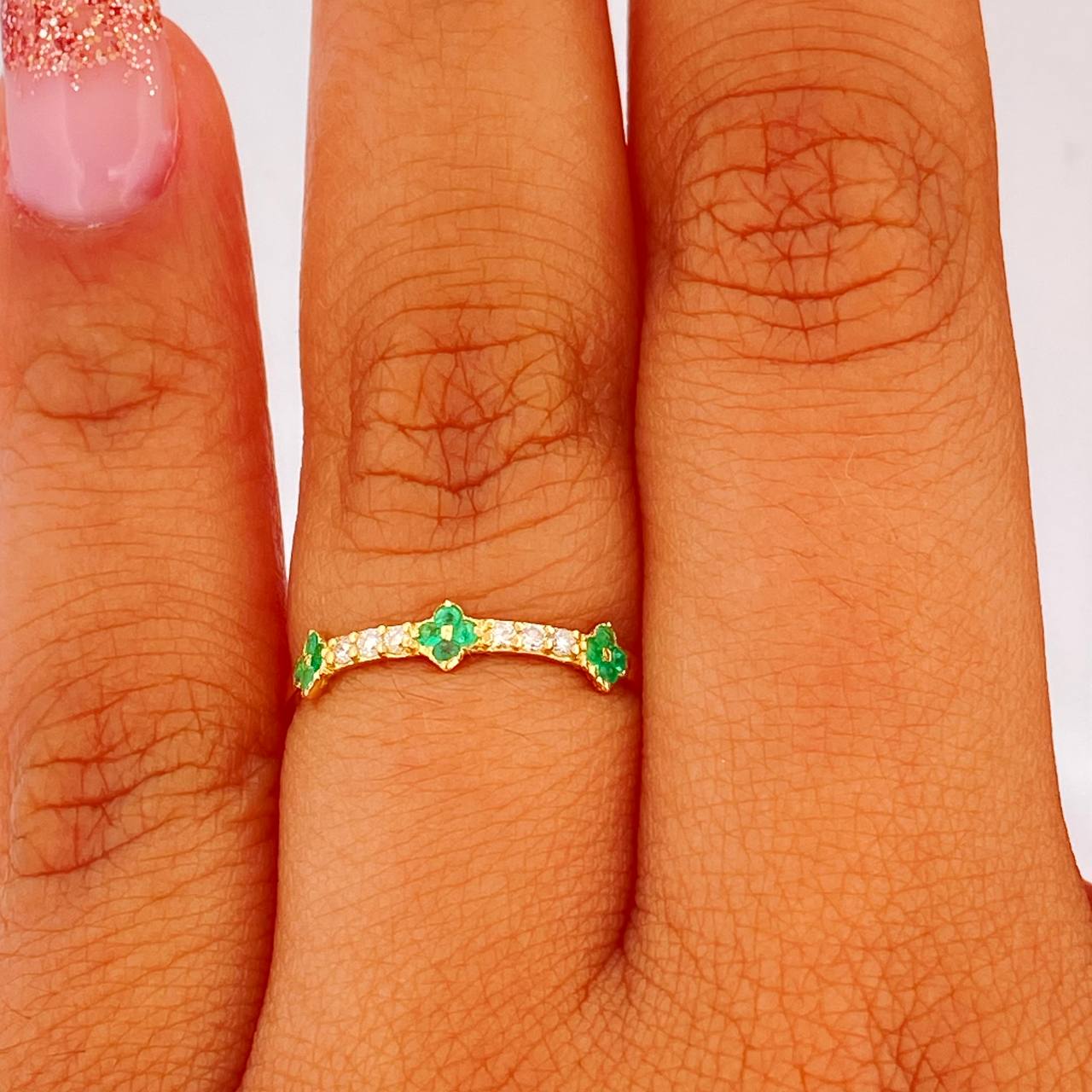 Anillo Flores Mini Esmeralda 0.9gr / T5 1/2 / Oro Amarillo 18K & Anillo Flores Mini Esmeralda 0.9gr / T5 1/2 / Oro Amarillo 18K &