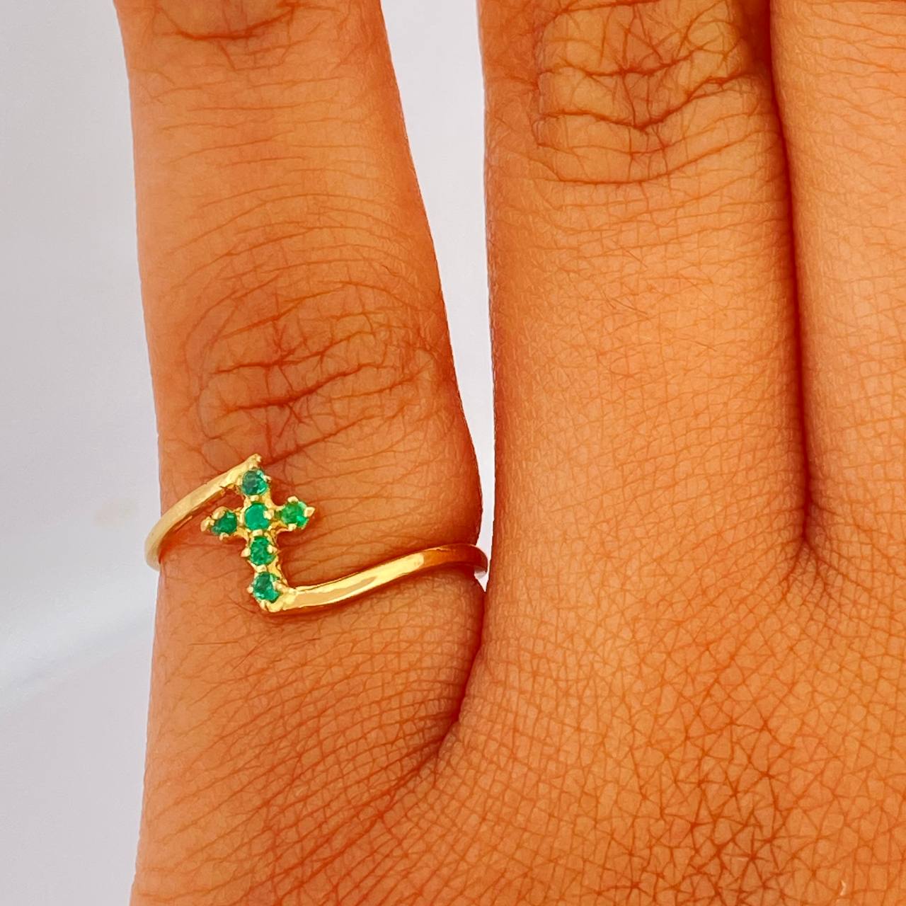 Anillo Cruz Esmeraldas 1.15gr / T5 3/4 / Oro Amarillo 18K & Anillo Cruz Esmeraldas 1.15gr / T5 3/4 / Oro Amarillo 18K &