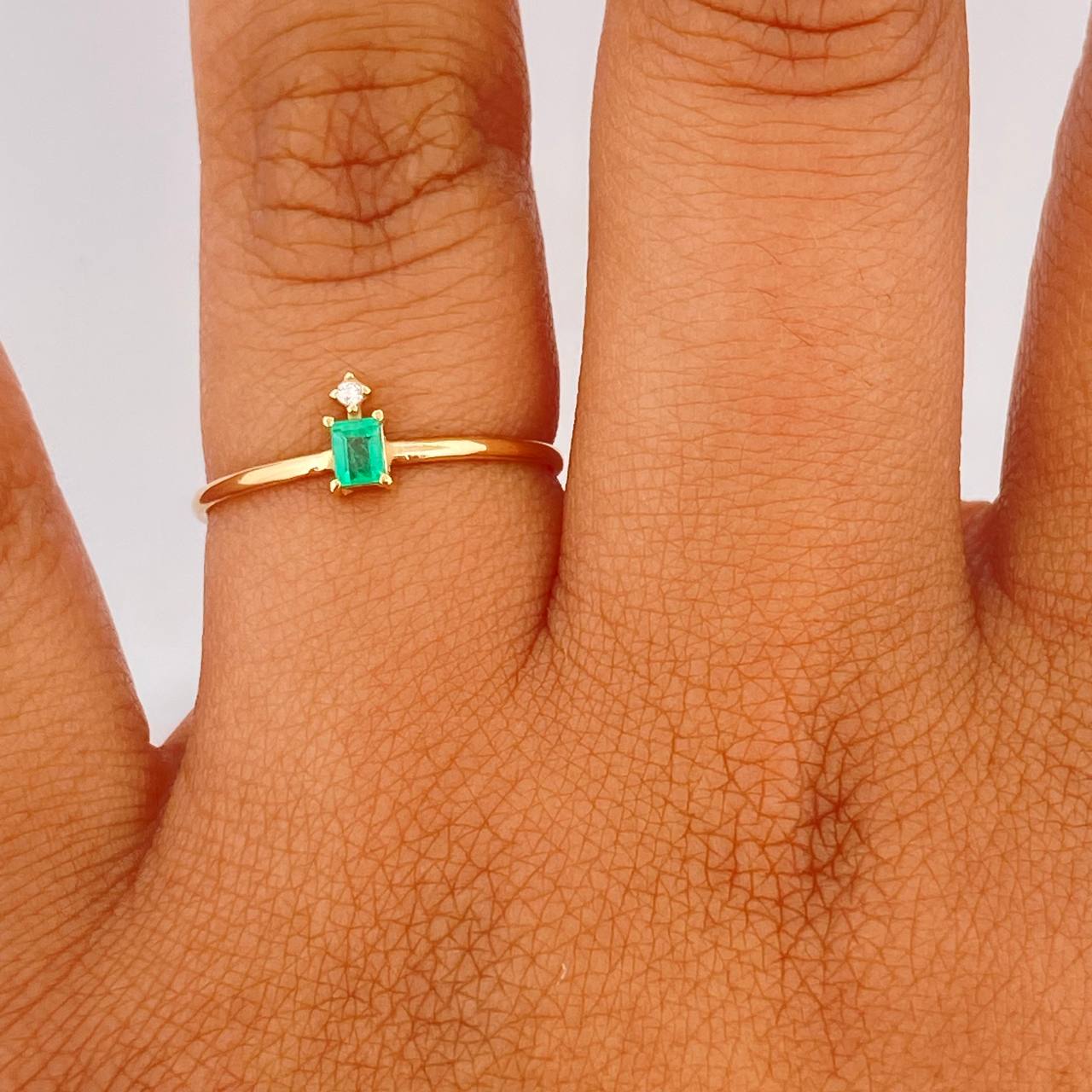 Anillo Rectangulo Esmeralda 0.9gr / T7 1/4 / Oro Amarillo 18K & Anillo Rectangulo Esmeralda 0.9gr / T7 1/4 / Oro Amarillo 18K &