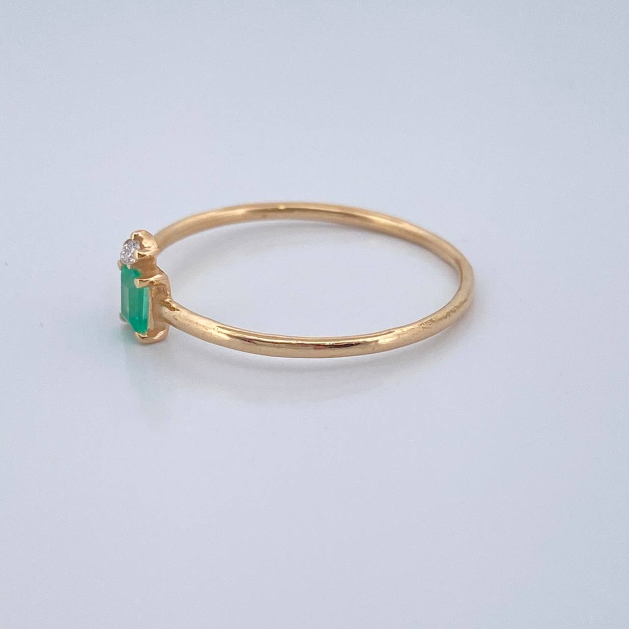 Anillo Rectangulo Esmeralda 0.9gr / T7 1/4 / Oro Amarillo 18K & Anillo Rectangulo Esmeralda 0.9gr / T7 1/4 / Oro Amarillo 18K &