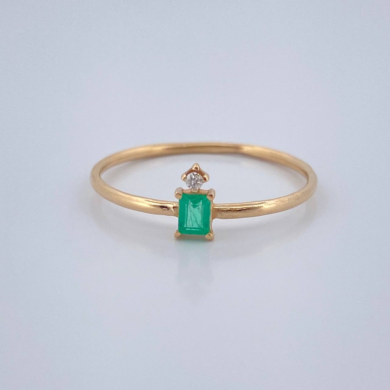 Anillo Rectangulo Esmeralda 0.9gr / T7 1/4 / Oro Amarillo 18K & Anillo Rectangulo Esmeralda 0.9gr / T7 1/4 / Oro Amarillo 18K &