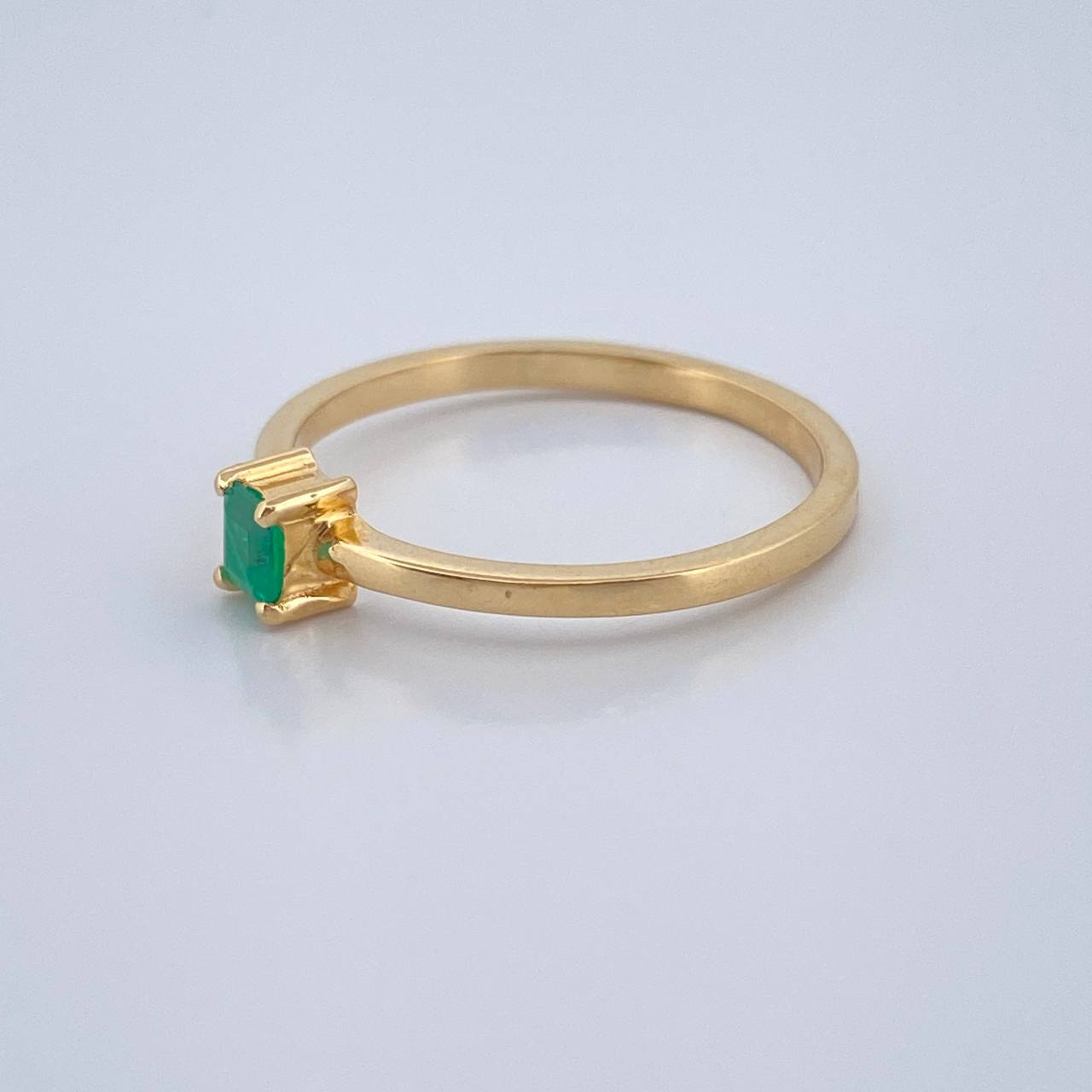 Anillo Cuadrado Esmeralda 1.8gr / T6 1/4 / Oro Amarillo 18K & Anillo Cuadrado Esmeralda 1.8gr / T6 1/4 / Oro Amarillo 18K &
