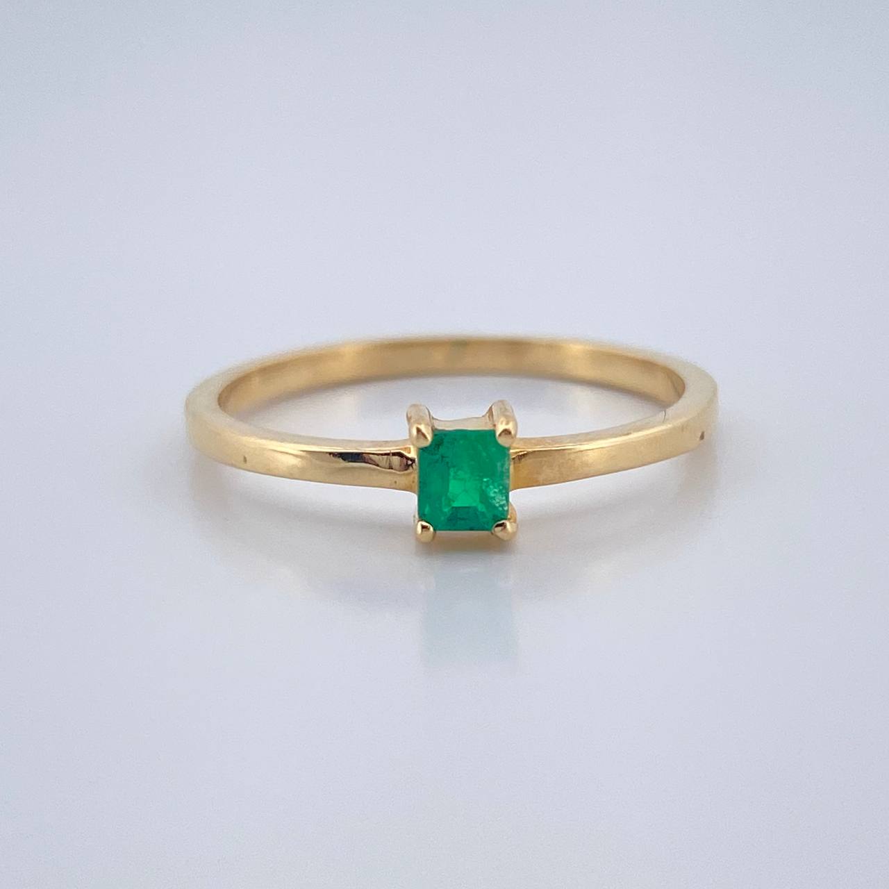 Anillo Cuadrado Esmeralda 1.8gr / T6 1/4 / Oro Amarillo 18K & Anillo Cuadrado Esmeralda 1.8gr / T6 1/4 / Oro Amarillo 18K &