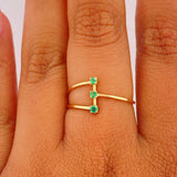 Anillo Abrazo Esmeralda 1.15gr / T8 1/4 / Oro Amarillo 18K & Anillo Abrazo Esmeralda 1.15gr / T8 1/4 / Oro Amarillo 18K &