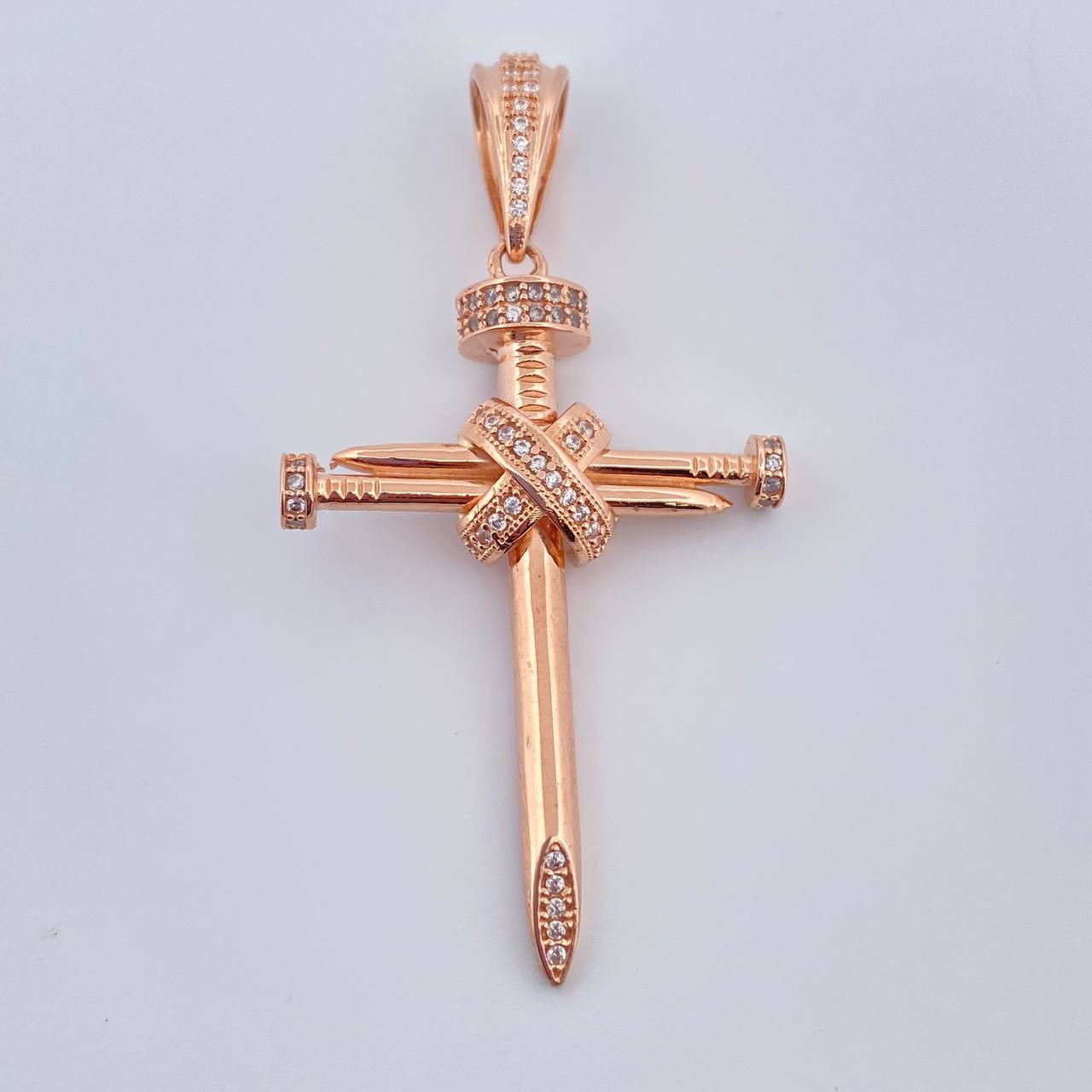 Dije Cruz Clavo 6.35gr / 2 1/4 in / Oro Rosa 18K % Dije Cruz Clavo 6.35gr / 2 1/4 in / Oro Rosa 18K %