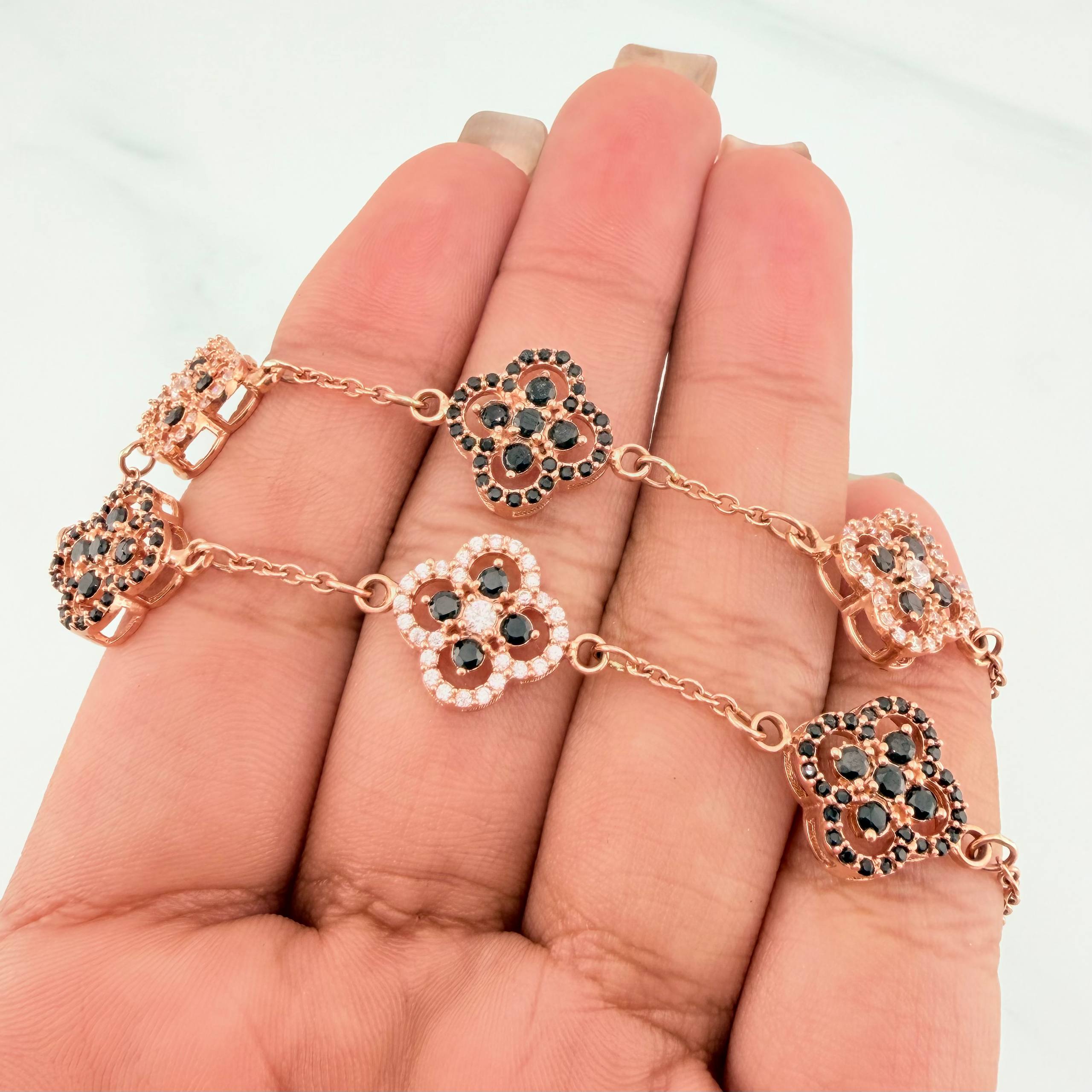 Clover Bracelet 9.9 g / 8 1/4 in / 1.5 mm 18K Rose Gold