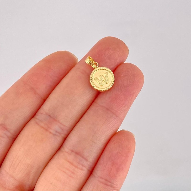 Dije Circulo Letra W 0.6g / 3/4 in Oro Amarillo 18K
