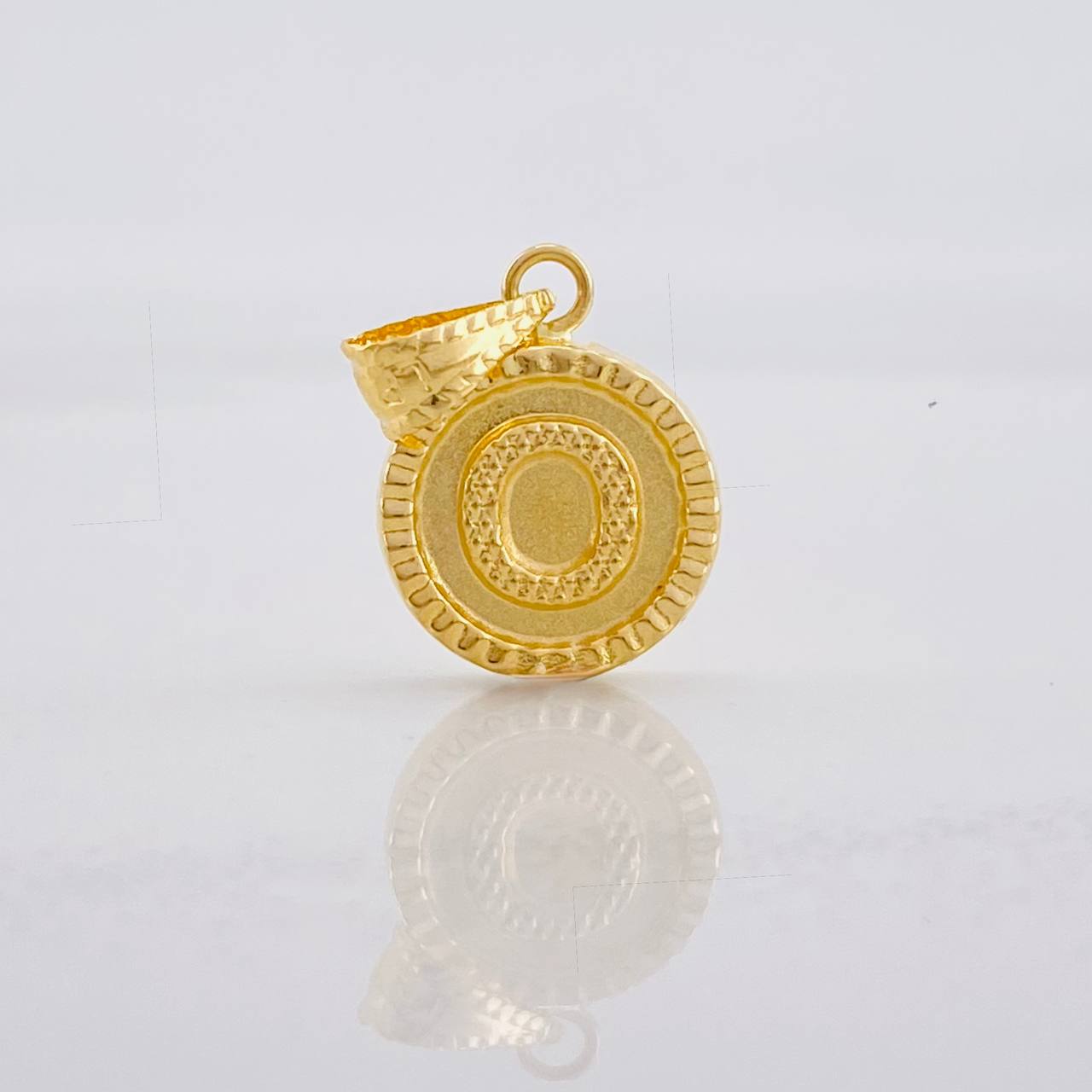 Pendant Circle Letter O 0.6g / 3/4 in Yellow Gold 18K
