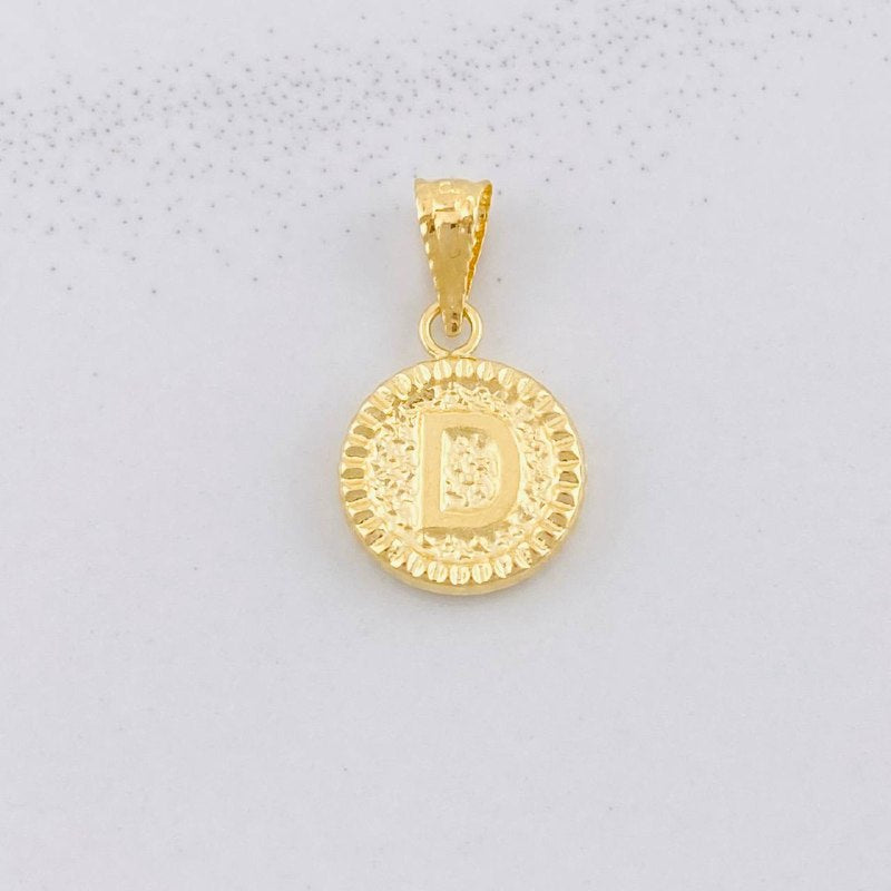 Dije Circulo Letra D 0.6g / 3/4 in Oro Amarillo 18K
