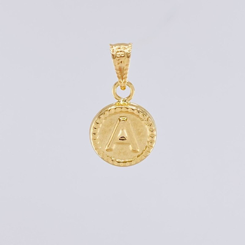 Pendant Circle Letter A 0.4g / 1/2 in 18K Yellow Gold