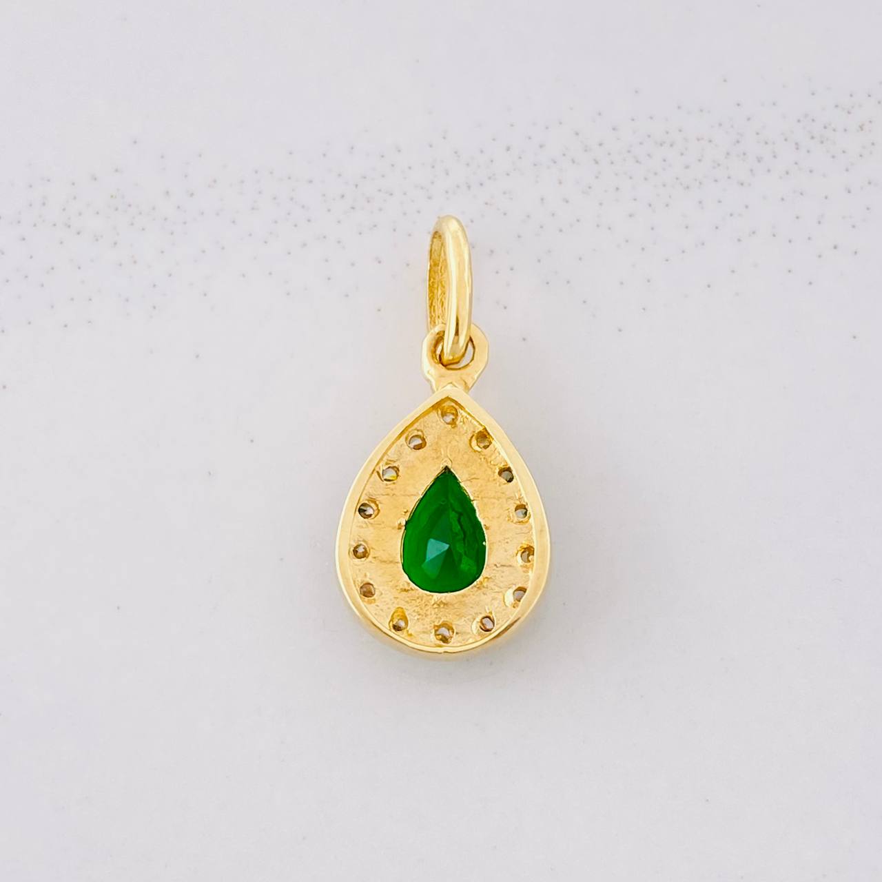 Dije Lagrima 1.6g / 3/4 in Oro Amarillo 18K
