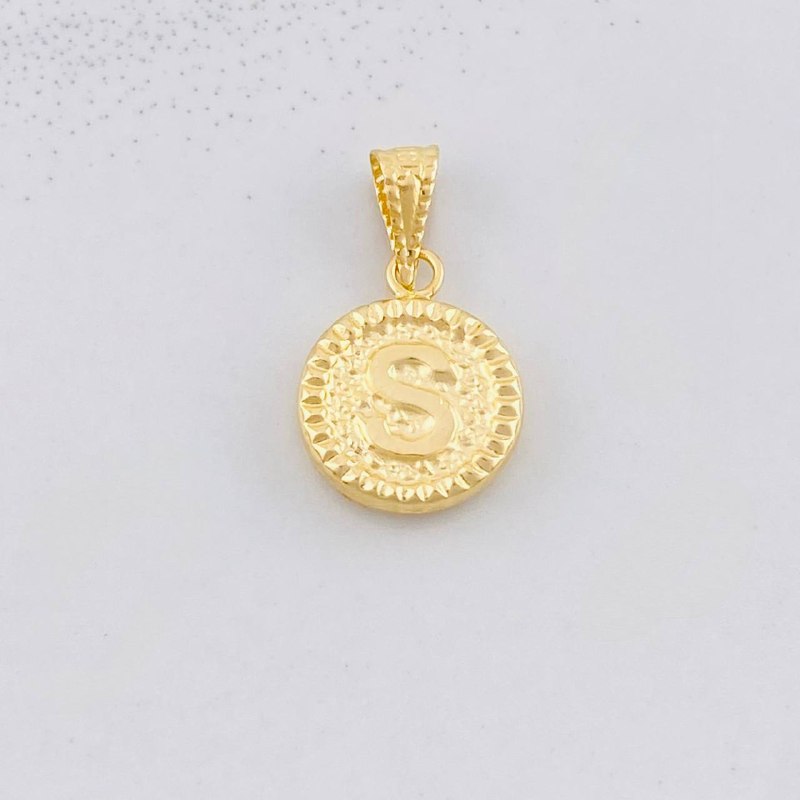 Dije Circulo Letra S 0.6g / 3/4 in Oro Amarillo 18K
