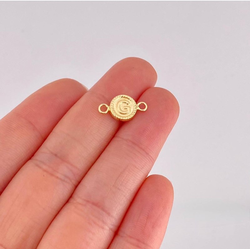 Charm Circle Letter G 0.4g / 1/2 in 18K Yellow Gold