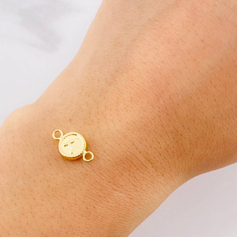 Charm Circle Letter A 0.4g / 1/2 in 18K Yellow Gold