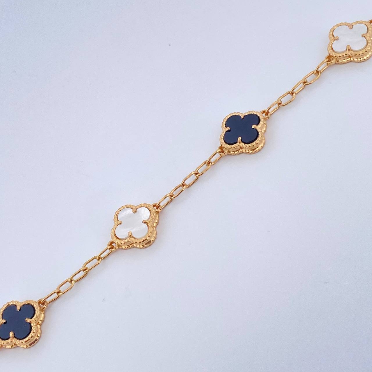 Clover Bracelet Box 6.6gr / 7 1/4 in / 18K Gold $