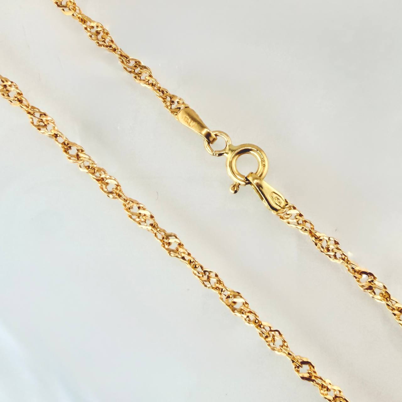 Cadena Singapur 1.95gr / 17 3/4 in / 2.3mm Oro Amarillo +3 18K ©