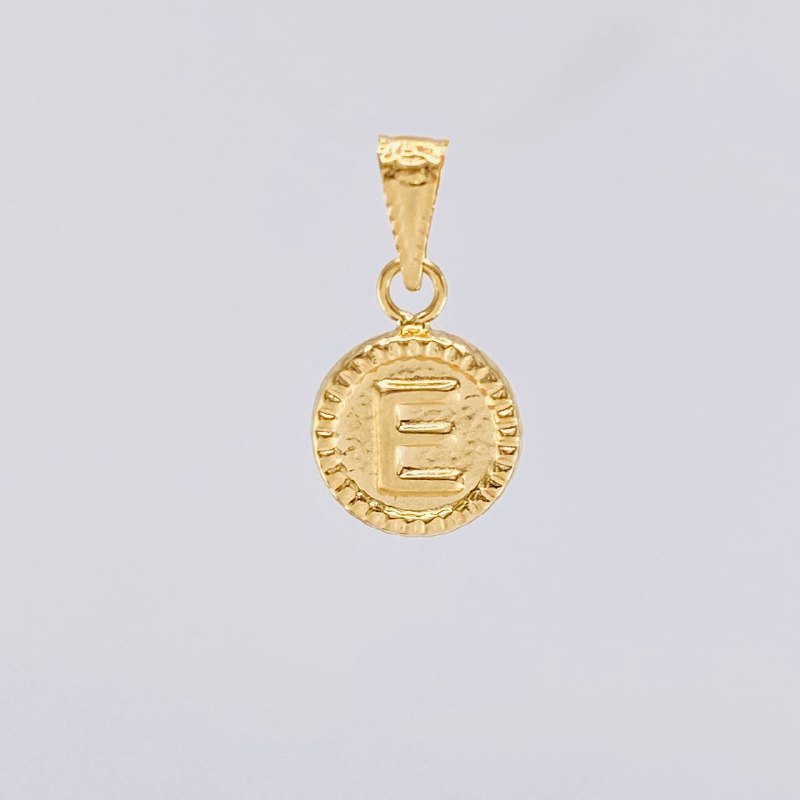 Pendant Circle Letter E 0.4g / 1/2 in 18K Yellow Gold