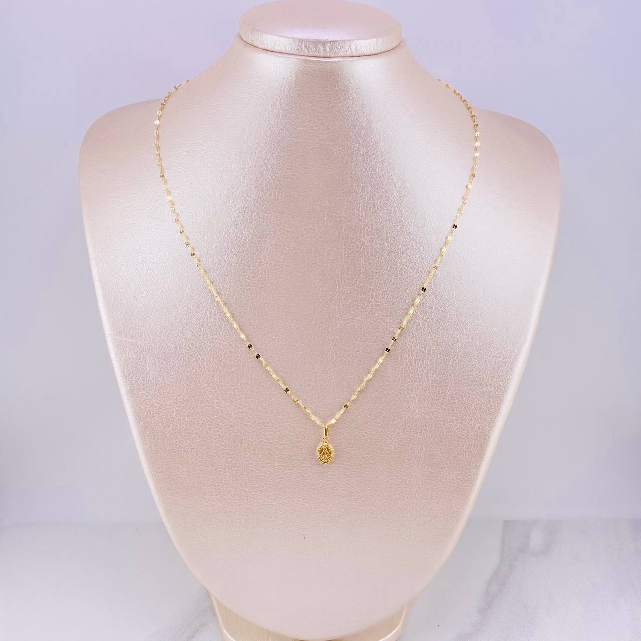 Set Cadena Flor Espejo + Dije Virgen Milagrosa / 1.3g / 18 in Oro Amarillo 18K