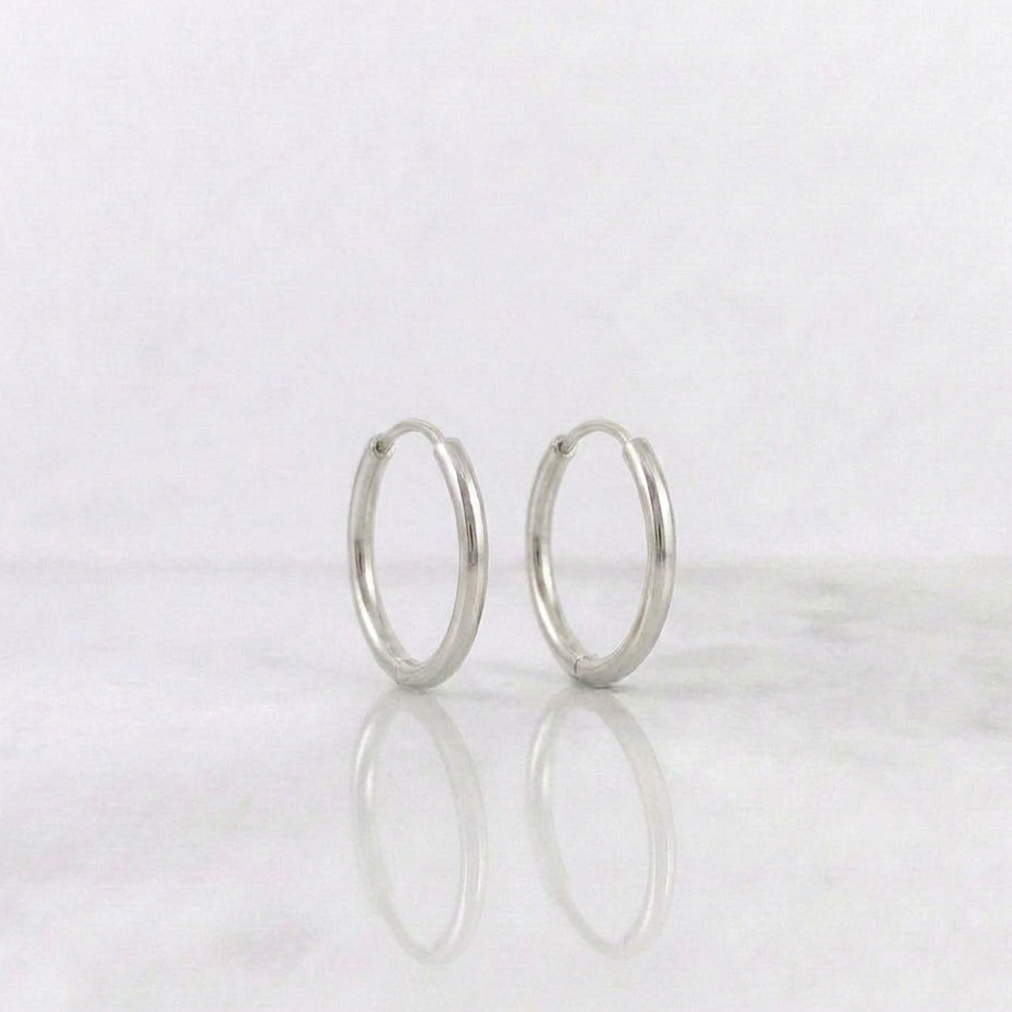 Hoop Earrings Smooth Ring 0.5gr / 1/2 in / 18K White Gold ©