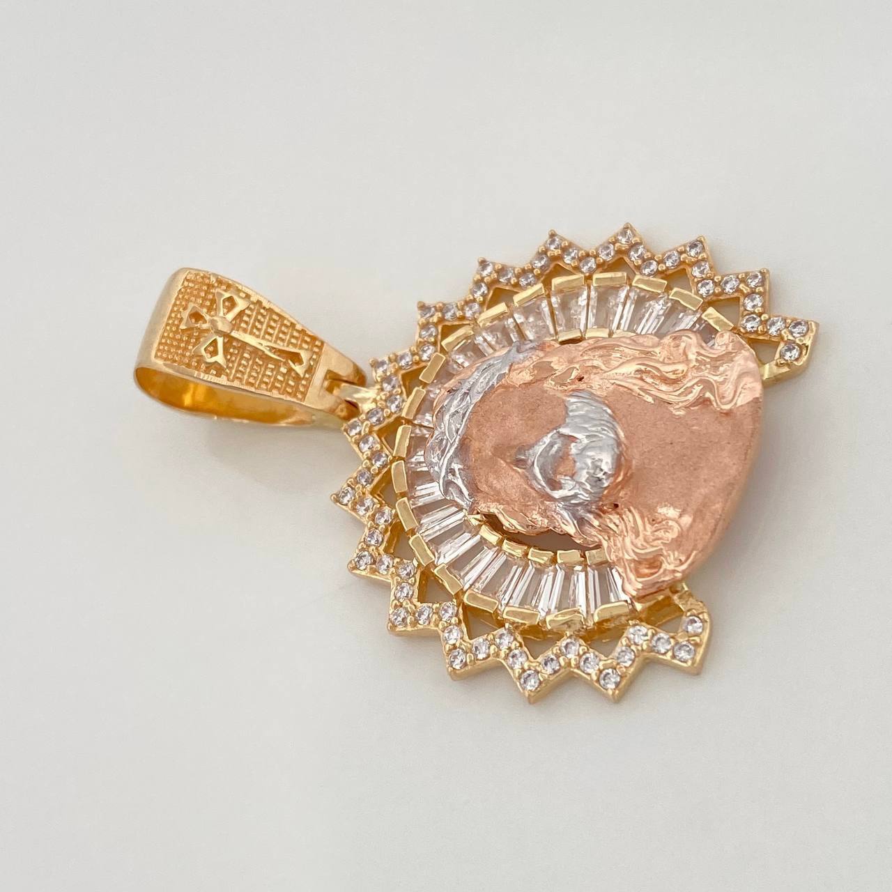 Pendant Face of Christ 7.85g / 1 1/2 in Three Golds 18K