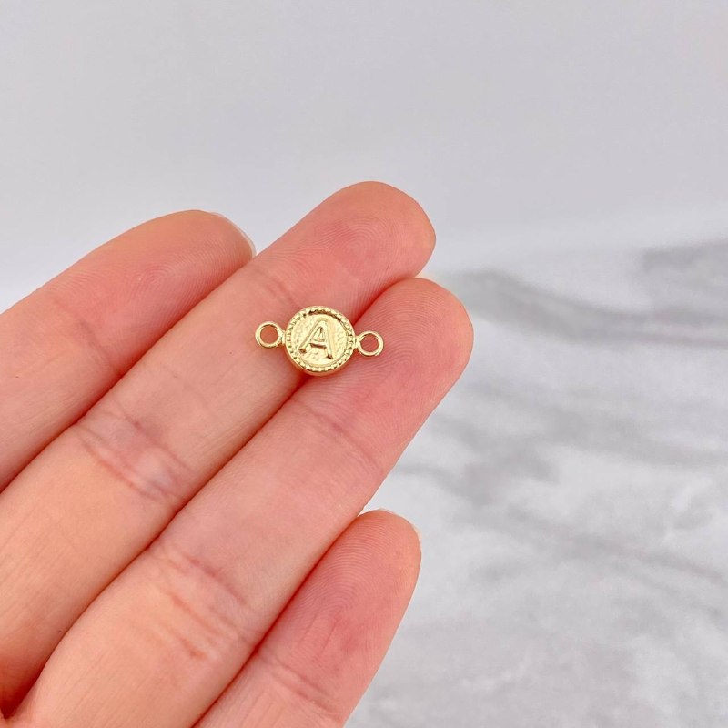 Charm Circle Letter A 0.4g / 1/2 in 18K Yellow Gold