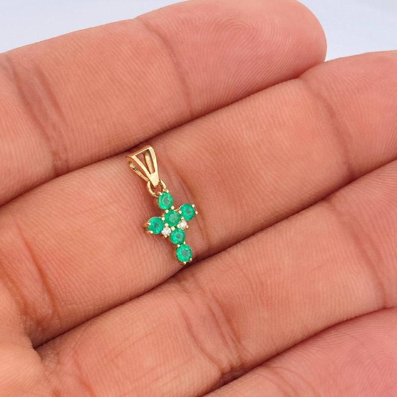 Pendant Cross 0.7gr / 0.8in / 18K Gold