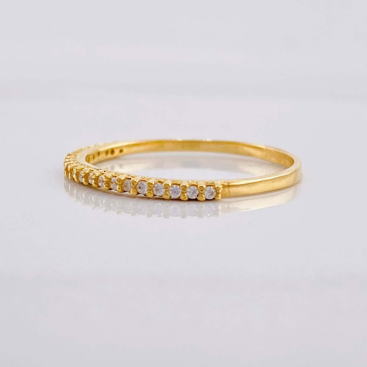 Anillo Circones Seguidos 1.3g / T7 1/2 Oro Amarillo 18K