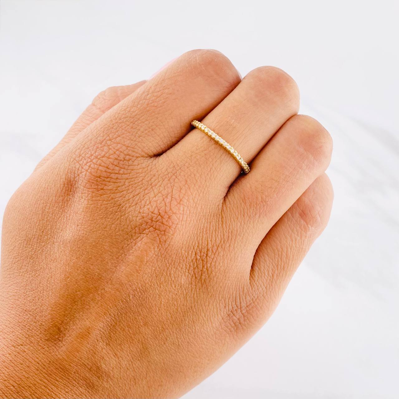 Anillo Circones Seguidos 1.3g / T7 1/2 Oro Amarillo 18K