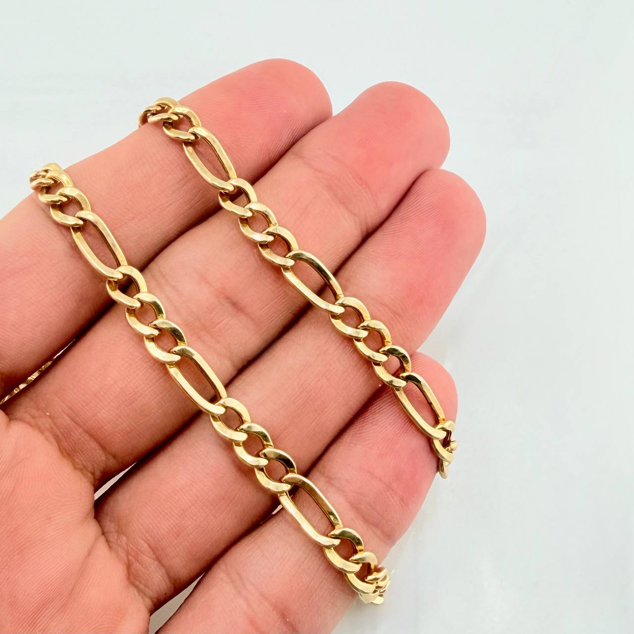 Cadena Figaro 17.45gr / 25 1/2 in / 5.6mm Oro Amarillo +1 18K ©