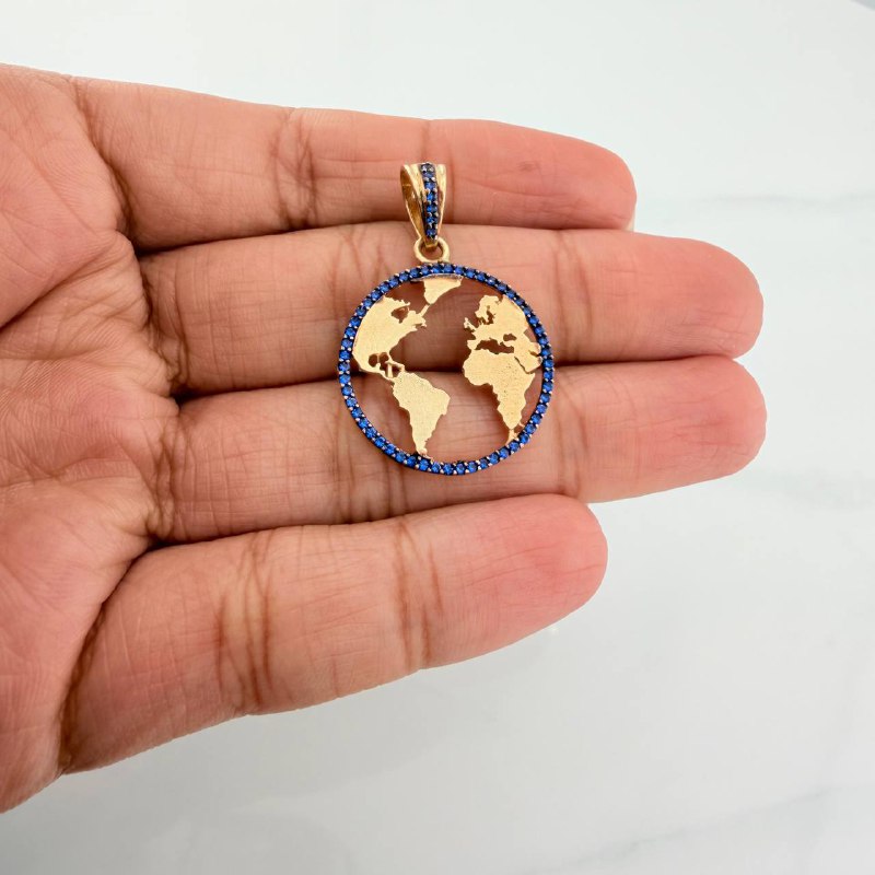 Dije Silueta Tierra 3.4 g / 1 1/4 in Oro Amarillo 18K