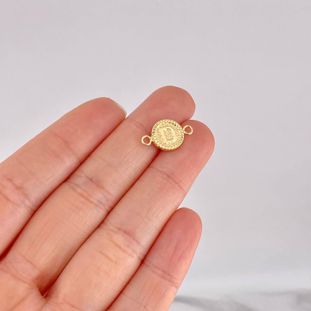 Herraje Circulo Letra D 0.55g / 3/4 in Oro Amarillo 18K