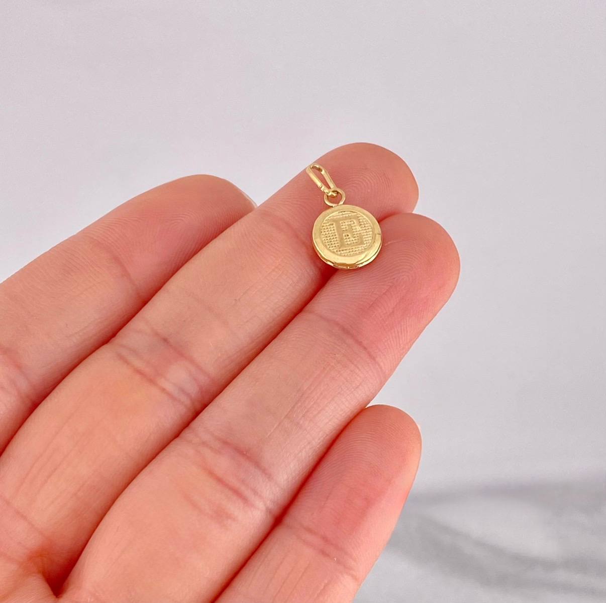 Pendant Circle Letter E 0.4g / 1/2 in 18K Yellow Gold