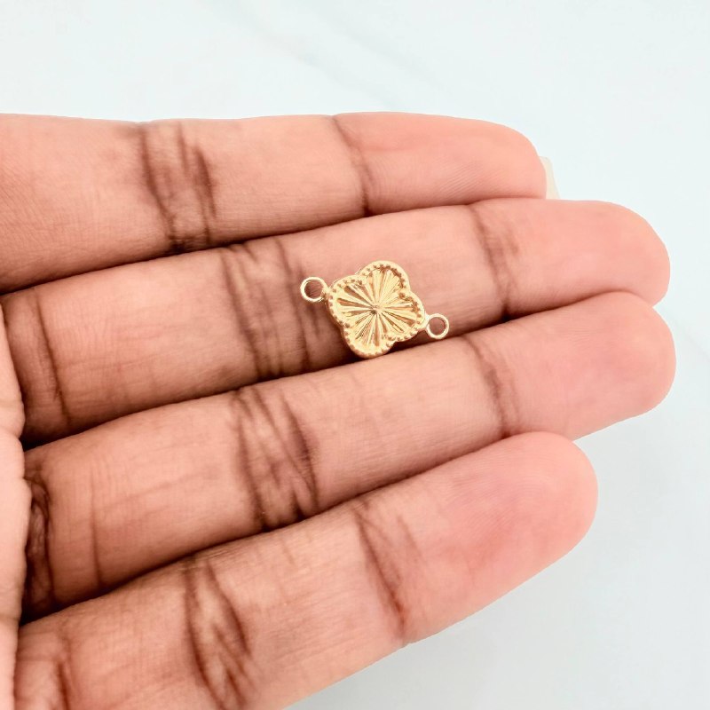 Clover Charm 0.6 g / 3/4 in 18K Yellow Gold