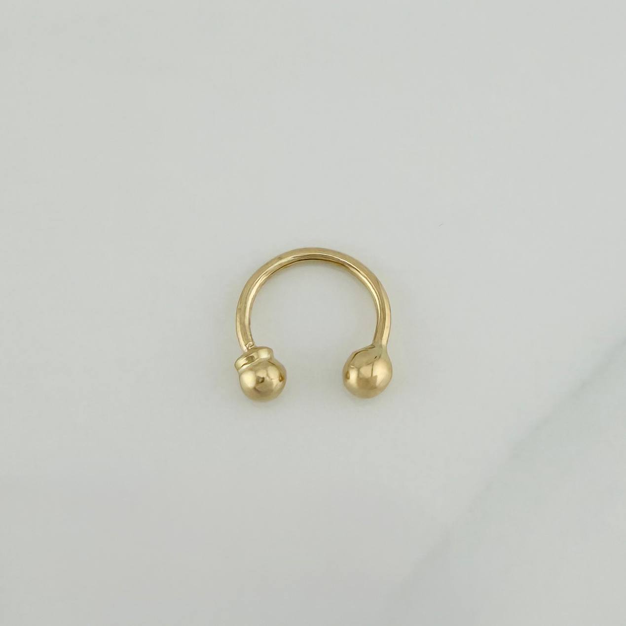 Piercing Curvo Bola 0.4 g / 1/2 in Oro Amarillo 18K