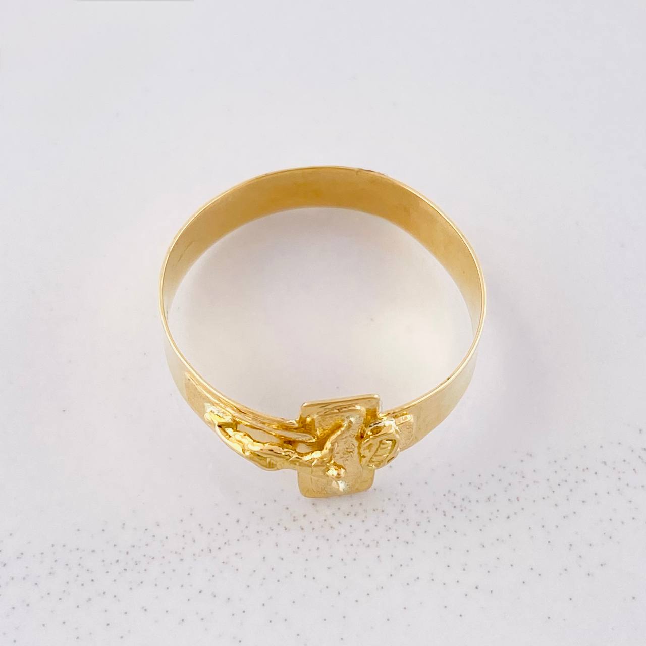 Anillo Cruz Cristo 1.9g / T10 Oro Amarillo 18K