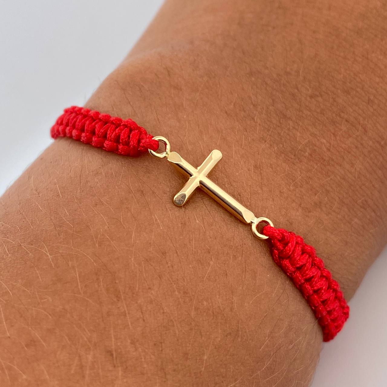 Woven Red Cross Bracelet 0.5gr / 0.2in / 18K Gold $
