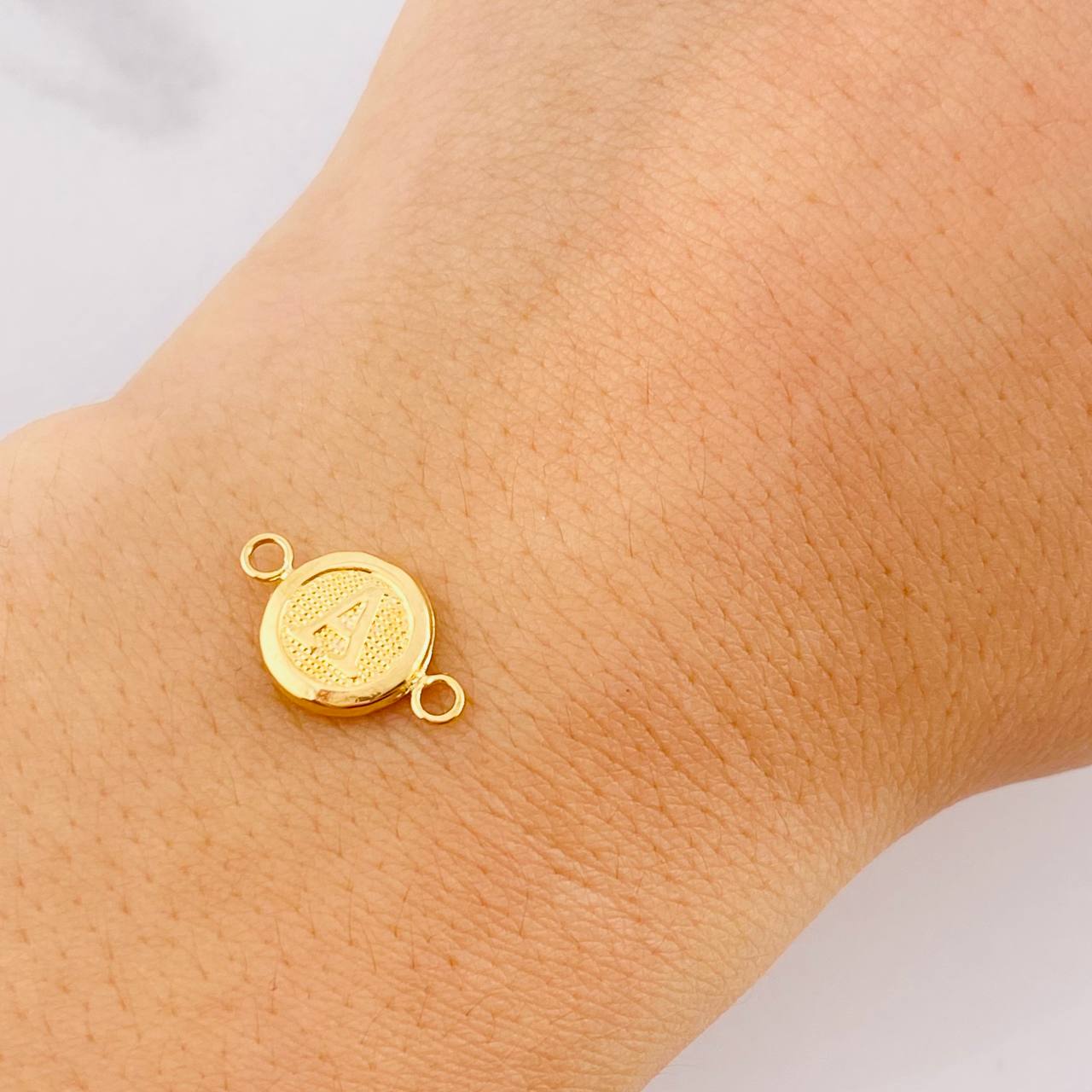 Herraje Circulo Letra A 0.4g / 1/2 in Oro Amarillo 18K