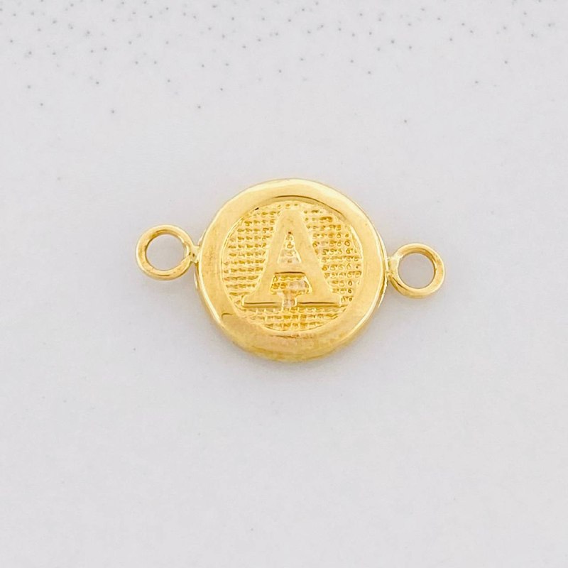 Charm Circle Letter A 0.4g / 1/2 in 18K Yellow Gold