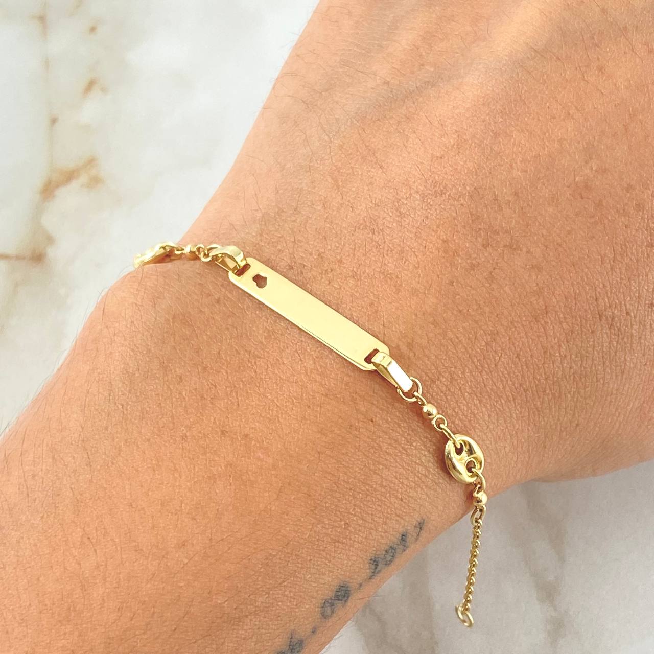 Pulso Bebé Aro Seguido Placa 2.3gr / 15cm / 1.4mm Eslabones GC Oro Amarillo +4 18K *