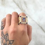 Anillo Recuadro Confesionario Cruzado 13.05gr / T10 1/4 / Circones Blancos Azules Tres Oros 18K *