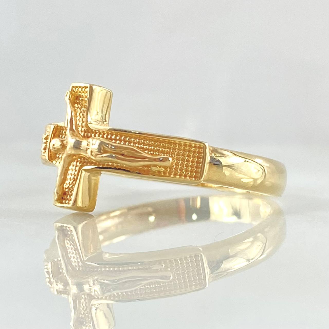 Anillo Cruz Cristo Texturizado 4.55gr / T10 3/4 / Oro Amarillo 18K *