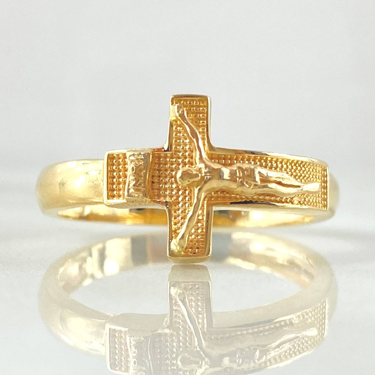 Anillo Cruz Cristo Texturizado 4.55gr / T10 3/4 / Oro Amarillo 18K *