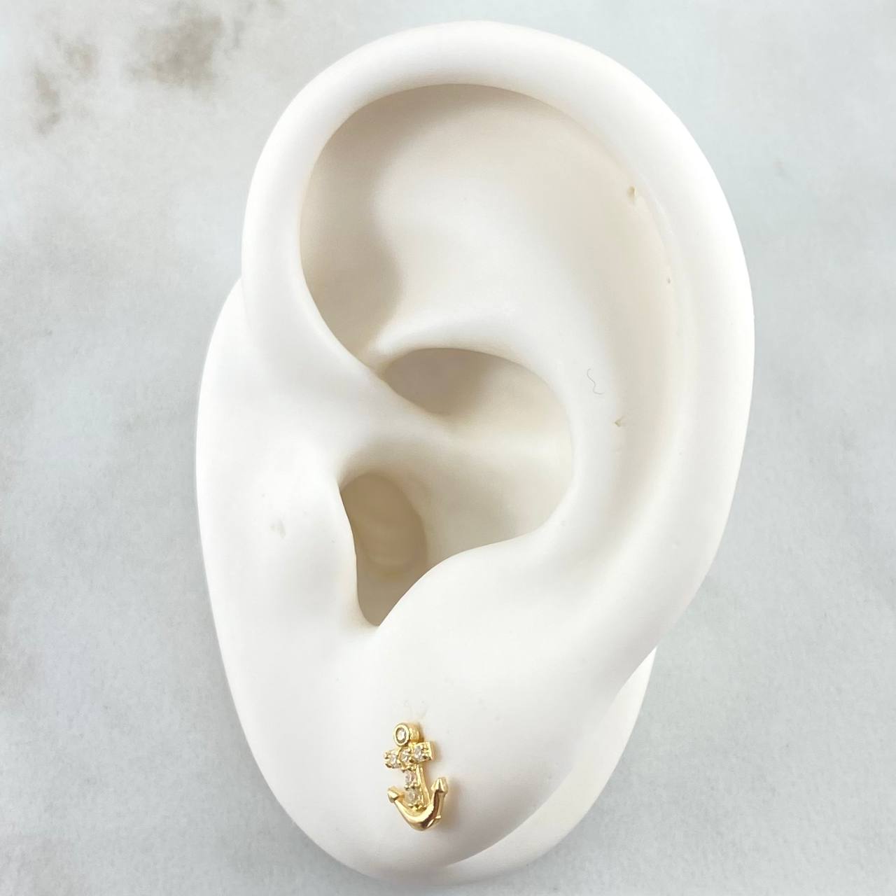 Topos Cruz Anclada 0.75gr / 7.3mm Circones Blancos Oro Amarillo 18K