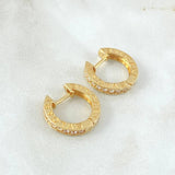 Hoop Earrings 4.85gr / 0.7in / White Zirconia 18K Gold ©