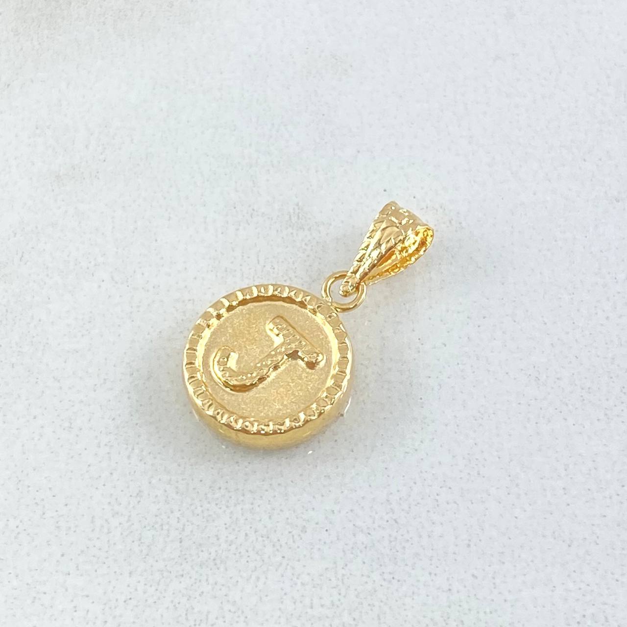 Dije Letra J 0.4gr / 1.5cm / Circulo Cargador Bordeado Oro Amarillo 18K *