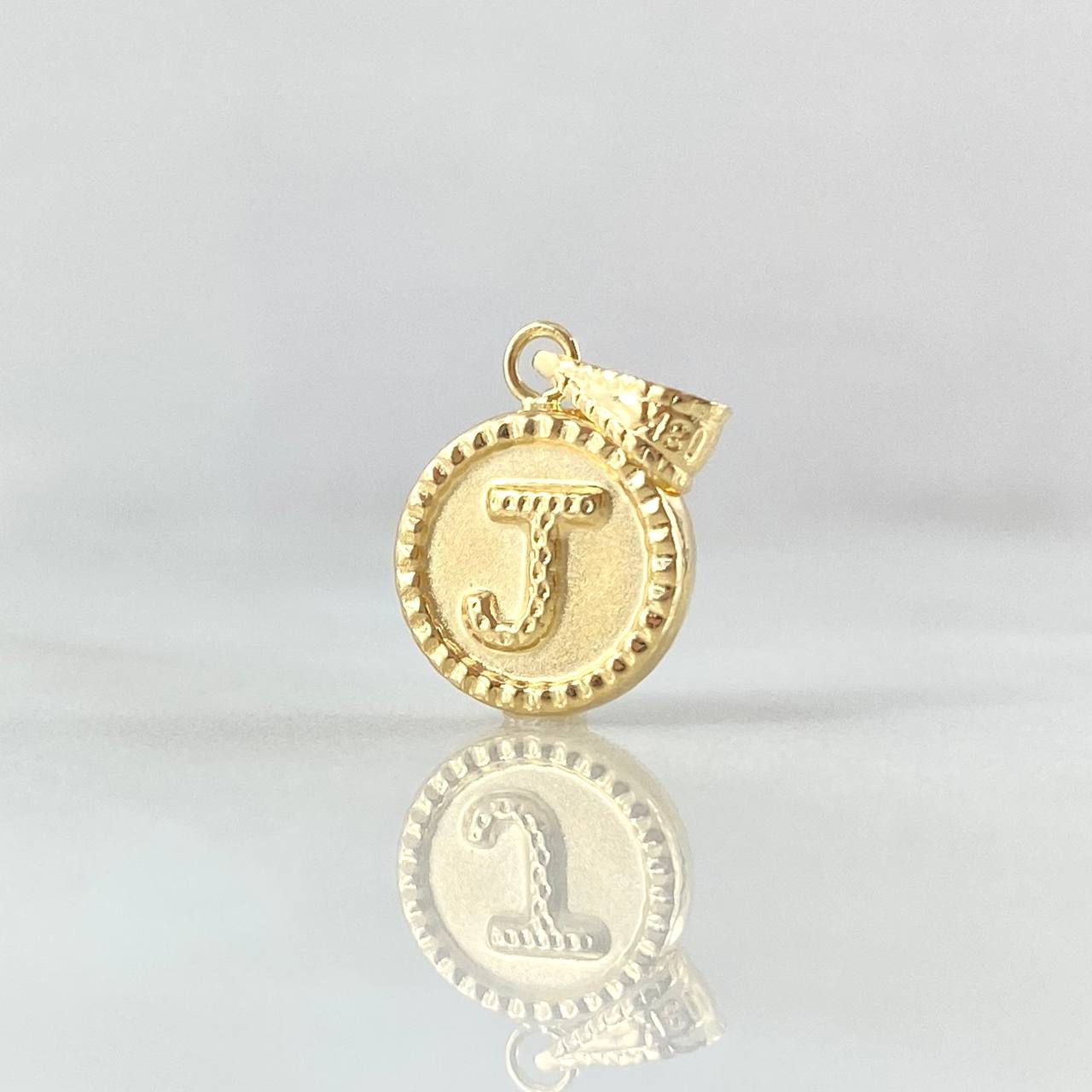 Dije Letra J 0.4gr / 1.5cm / Circulo Cargador Bordeado Oro Amarillo 18K *